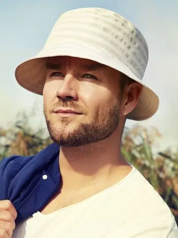 BUCKET HAT